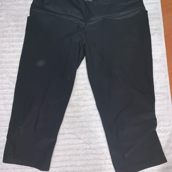 Nike Dri Fit black capris - Picture 2 of 4